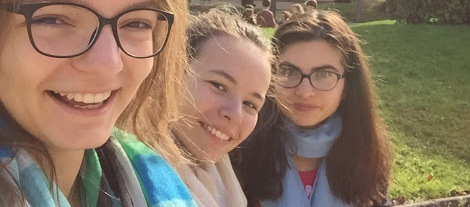 Mit Pauline und Albane nach dem sehr anstrengenden Sportunterricht